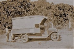 CANNING-Arnie-delivering-the-bread-to-Bakers-Farm-Coral-Bank-VIC-002