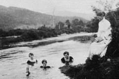 Mrs-Mary-Cooper-with-niece-Thelma-and-friends-swimming-in-the-Kiewa-River